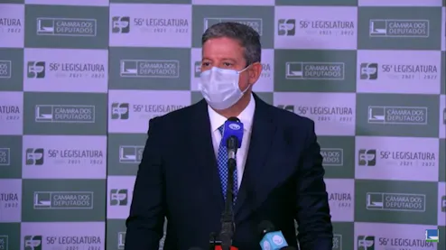 Arthur Lira concede coletiva