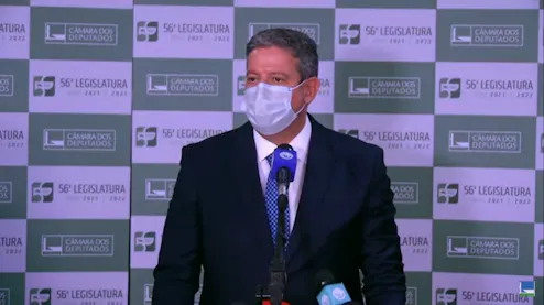 Arthur Lira concede coletiva